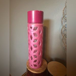 Lululemon Athletic silicon sleeve glass water bottle